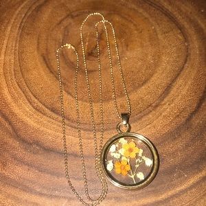 Beautiful NWOT Gold filled flower necklace